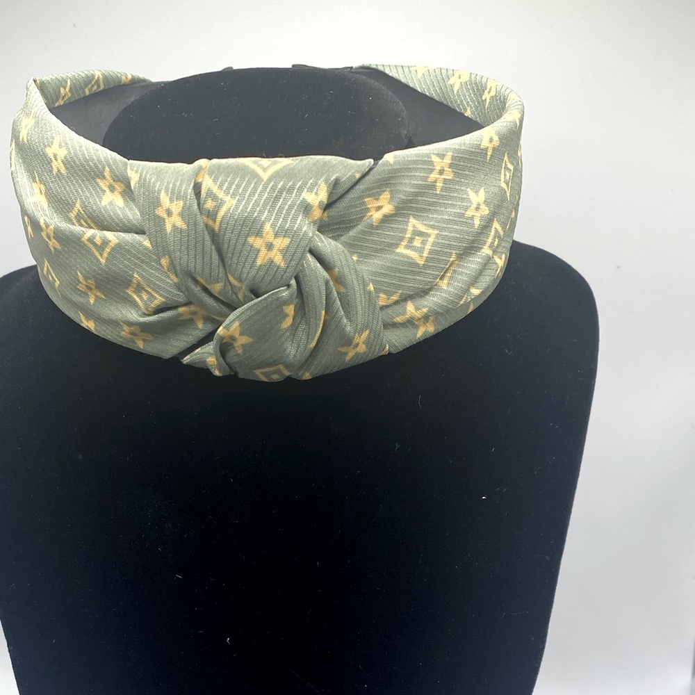 Knotted headband for women!